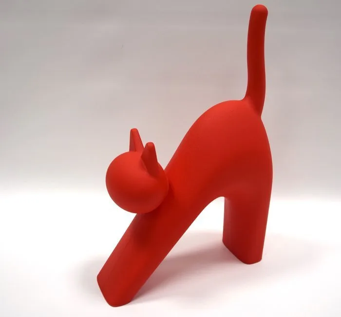 Serralunga - Maurizio Prina (1985) - Sculpture, Gatt-one - 50 cm - Polyethylene