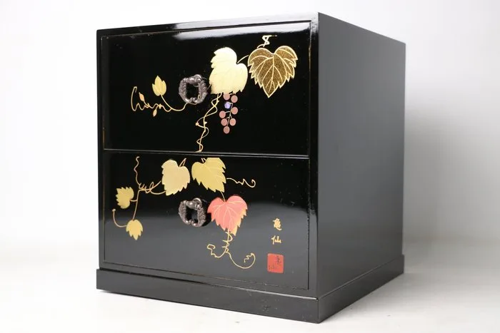 Chest of drawers - Wood - Japan - Gold Grapevine Maki-e