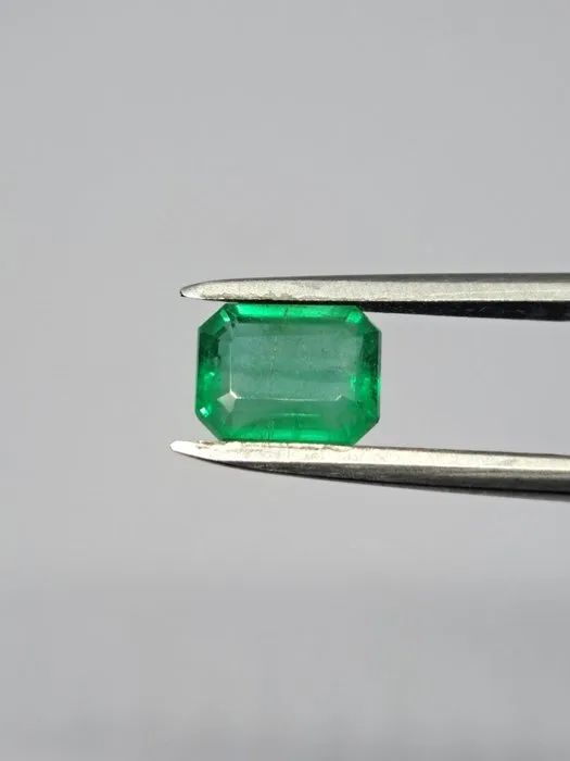 1 pcs Green Emerald - 1.64 ct - International Gemological Institute (IGI)