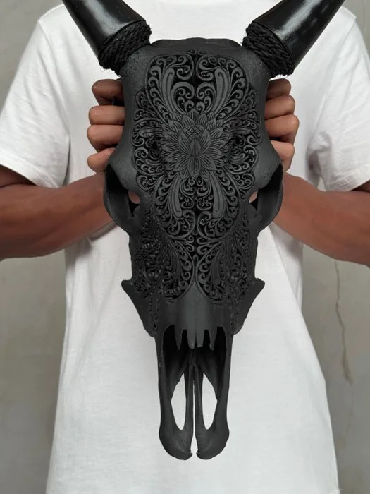 Authentic Black Hand Carved Cow Skull - Big Lotus Motif- Carved skull - Bos Taurus - 58 cm - 35 cm - 15 cm- Non-CITES species