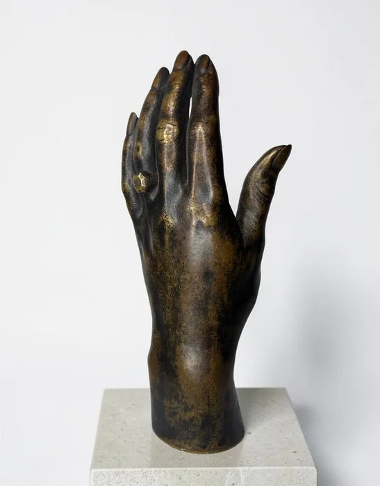 Sculpture, Main baguée en bronze, signée Alph. Giroux & Cie à Paris - 21 cm - Bronze