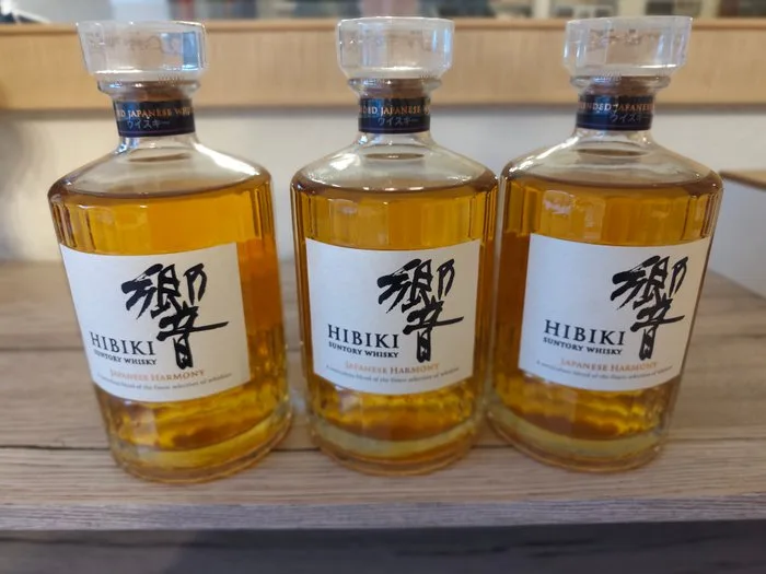 Hibiki Japanese Harmony - Suntory - 700ml - 3 bottles