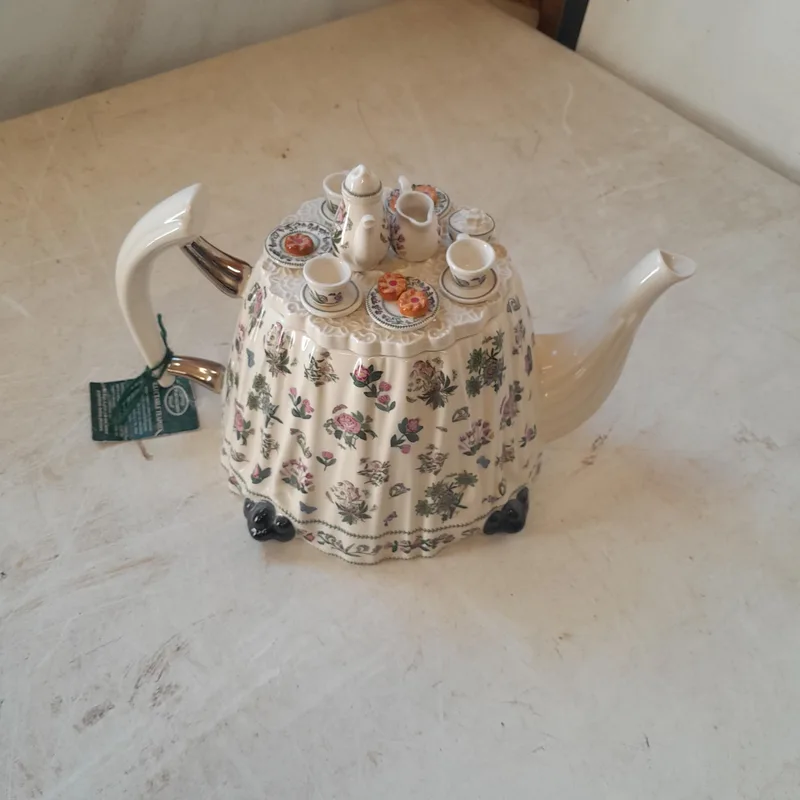Paul Cardew @ Portmeirion collectable tea pot in good order