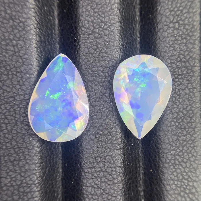 2 pcs Colourless, Orange Opal - 4.12 ct - Antwerp Laboratory for Gemstone Testing (ALGT) - INTENSE COLOR PLAY OPAL