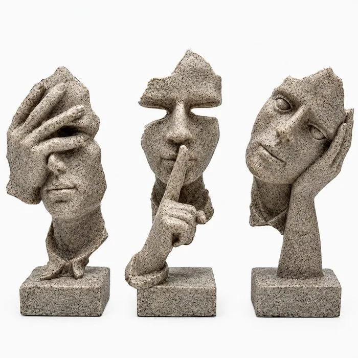 Sculpture, Decorative Set of Three Handcrafted Stone Sculptures – Three Wise Faces with Expressive Hand - 17 cm - Resin