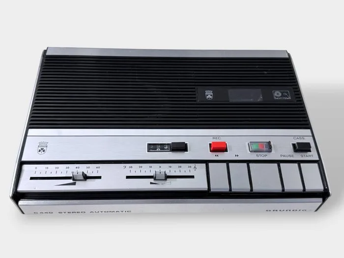 Grundig - C 440 Audio-cassette deck