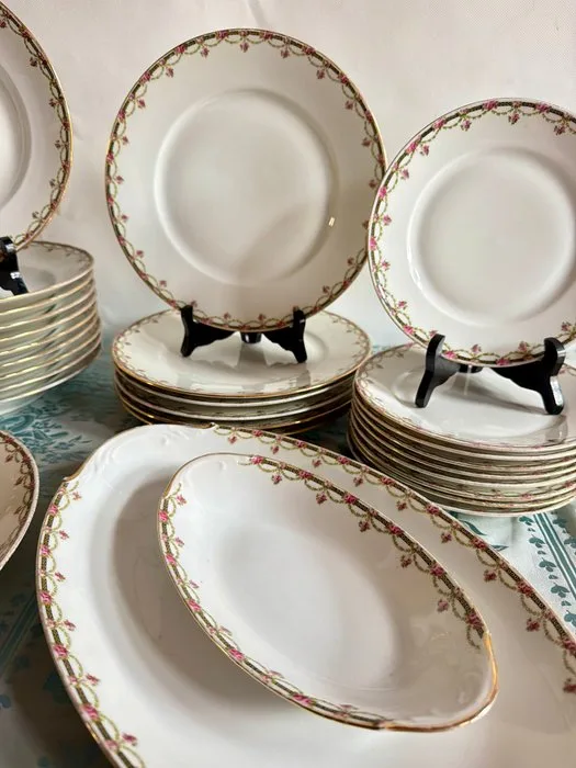 F. Legrand & Cie - Dinner set (28) - Porcelain, Gold plated - Exclusive Fine Service