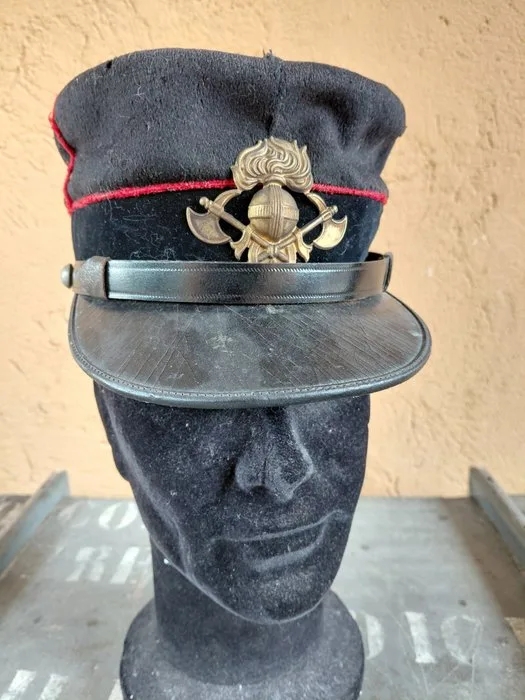 Italy - Military helmet - Kingdom of Italy Fire Brigade firefighter's cap, model 1909. - 1911