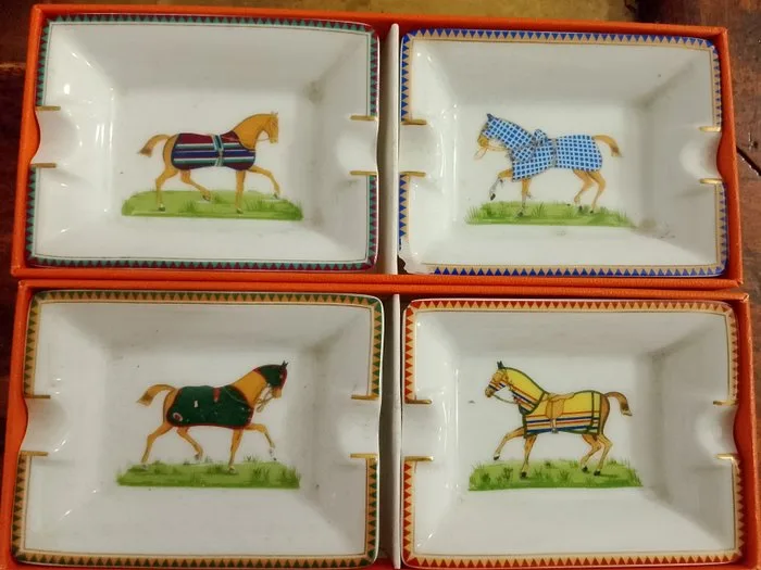 Hermès - Atelier Hermès - Ashtray (4) - "Chevaux" (o "Chevaux d'Écurie" / "Chevaux de Trait - Porcelain - Hermès Paris – Set of 4 M