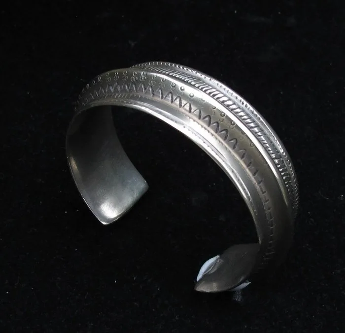 Silver tribal bracelet from the Rann of Kutch, Gujarat - India - from the early 20th century to the mid-20th century