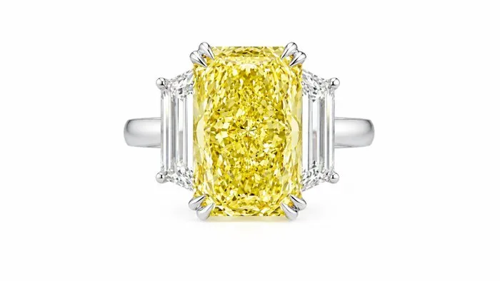 Ring - 14 kt. White gold - 6.36ct. tw. Yellow Diamond (Fancy coloured lab-grown diamond) - Diamond