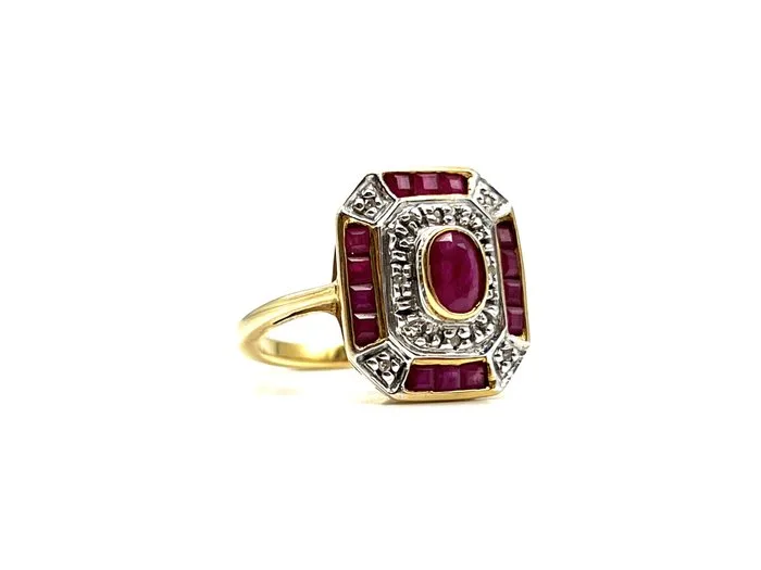 Ring - 18 kt. Yellow gold - 0.50ct. tw. Ruby - Diamond
