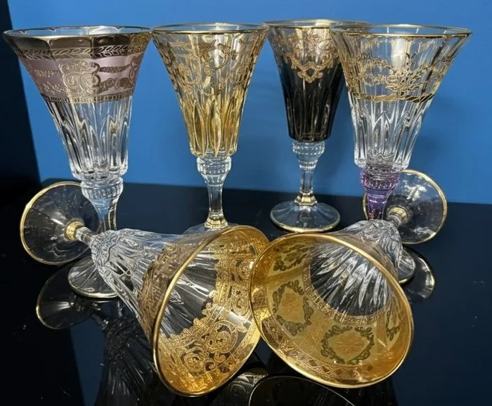 La maison du Lia - Chalice (6) - Opulent carved, two-tone, pantographed and hand-decorated chalices - 24kt gold