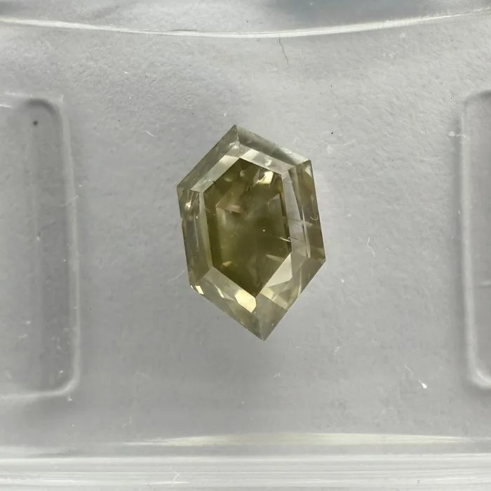 1 pcs Diamond (Natural coloured) - 1.11 ct - Fancy deep Greenish Yellow - SI2 - International Gemological Institute (IGI) - Hexagonal Shape