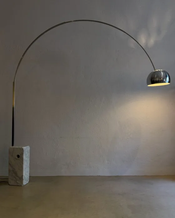 Flos - Achille Castiglioni, Pier Giacomo Castiglioni - Arched floor lamp - Arco - Carrara marble
