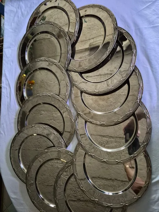 Charger plate (12) - Silverplated