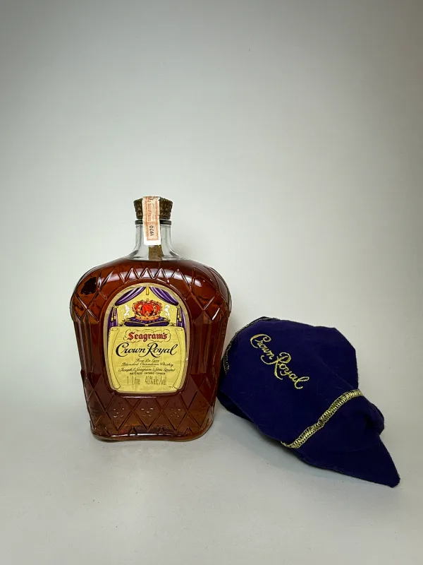 Seagram's "Crown Royal" Fine De Luxe Blended Canadian Whisky - Distilled 1970