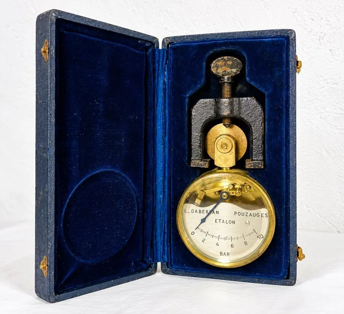 Manomètre métallique étalon ancien « N. Gaberzan – Pouzauges » - Indicateur de vide - Measuring instrument - Brass - 1920-1940