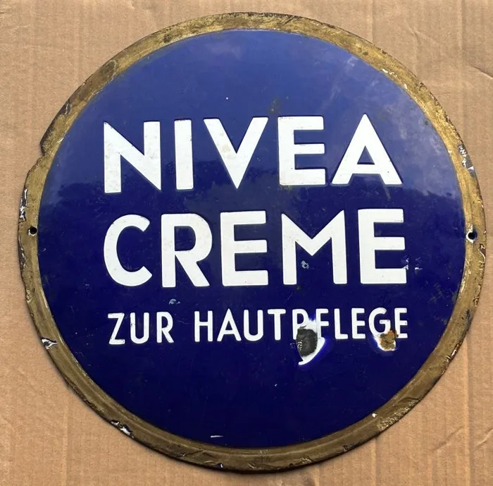 Decorative grille - 1940-1950, 1950-1960 - ORIGINAL NIVEA CREME – Large German Enamel Advertising Sign – Circa 1950 – Ø 40 cm !!!