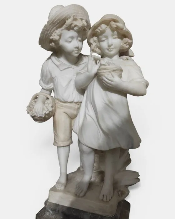 Statue, An Italian signed 19th marble sculpture of a boy and girl with baskets - 50 cm - Carrara marble