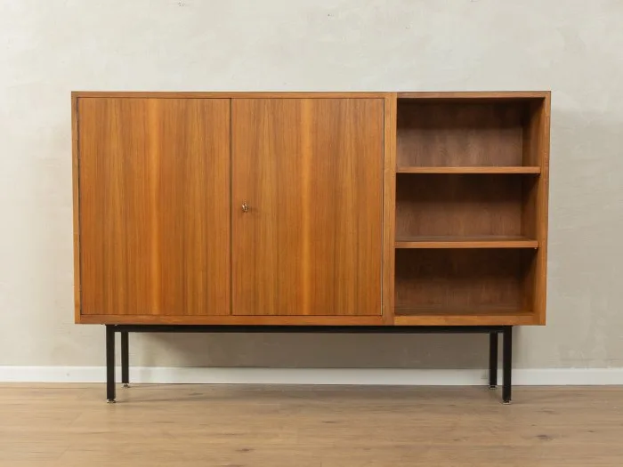Sideboard - Walnut - 1950s Sideboard - Wonderful sideboard from the 1950s. Corpus in walnut veneer with two doors, four