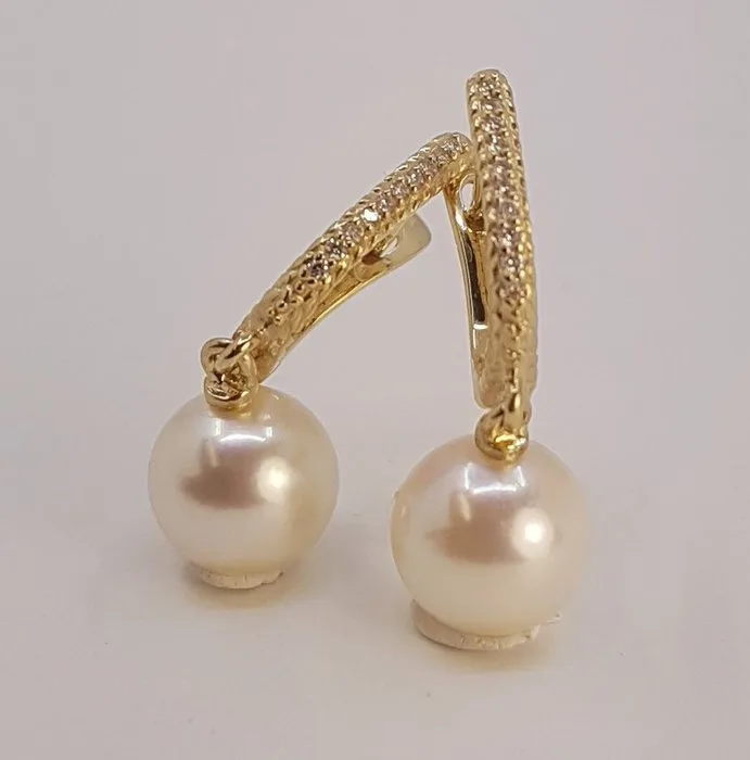 Earrings - 14 kt. Yellow gold, 8x8.5mm Soft Golden Akoya Pearls - 0.10ct. tw. Pearl - Diamond