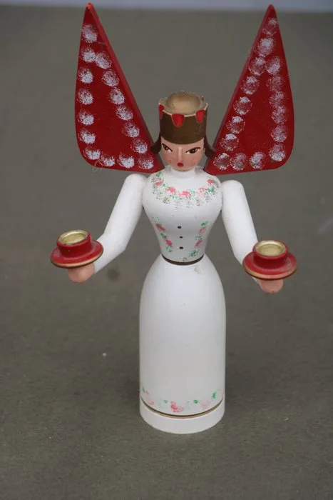 Seiffen, Efzgebirge: Lichterengel - Figure - Traditionele kaarssenstandaard in de vorm van een engel - Wood