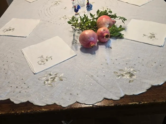 antique trousseaus - Tablecloth (7) - 165 cm - 165 cm