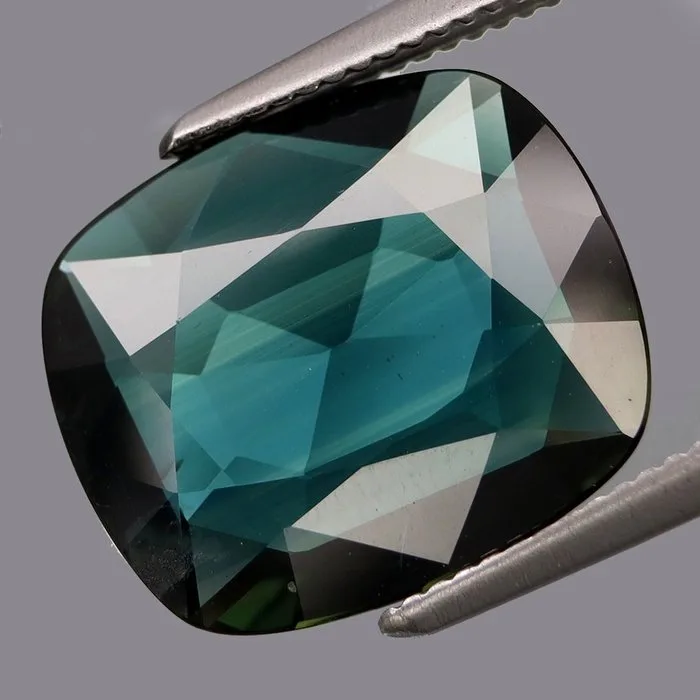 1 pcs Blue, Green Sapphire - 4.17 ct - International Gemological Institute (IGI) - TopGreenish Blue Sapphire