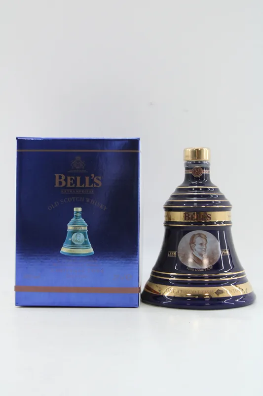 Bell's - 8 Years Old - Christmas 2004 Decanter