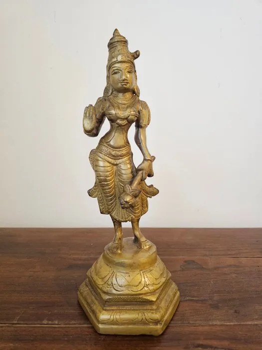 Gilded Bronze/Brass Sculpture – Goddess Parvati – South India – 20th Century (30 cm, 2 kg) - Ormolu - India - 20th century