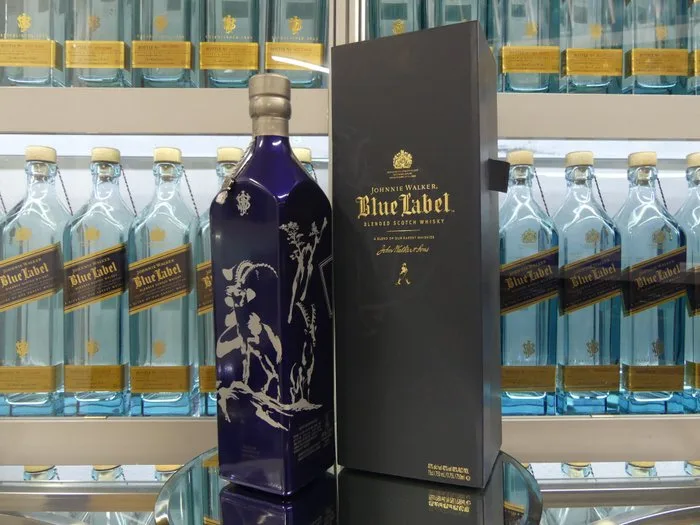 Johnnie Walker Blue Label - Celebrating Year of the Ram Limited Edition Design - b. 2014 - 750ml