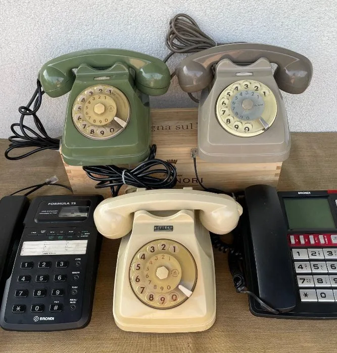 Siemens, Brondi Telefonia Spa - Analogue telephone - Plastic - Five vintage phones