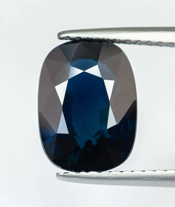 Sapphire - 4.28 ct - International Gemological Institute (IGI) - Deep Blue (No Heat)