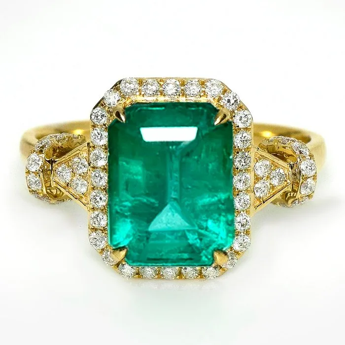 Ring - 14 kt. Yellow gold, IGI 3.00 ct Green - 3.38ct. tw. Emerald - Diamond