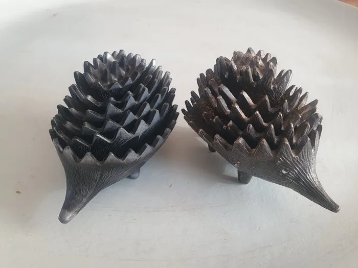 Naar Walter Bosse - Naar Walter Bosse - Ashtray (2) - Hedgehog - Metal - Complete sets