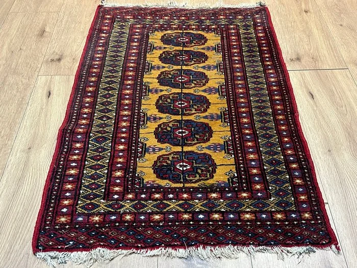 Hand-knotted Golden Bukhara rug – Elegant with fine Gul motifs. - Rug - 95 cm - 65 cm