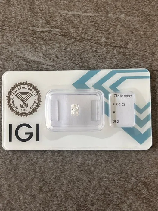 1 pcs Diamond (Natural) - 0.60 ct - Radiant - F - SI2 - International Gemological Institute (IGI)