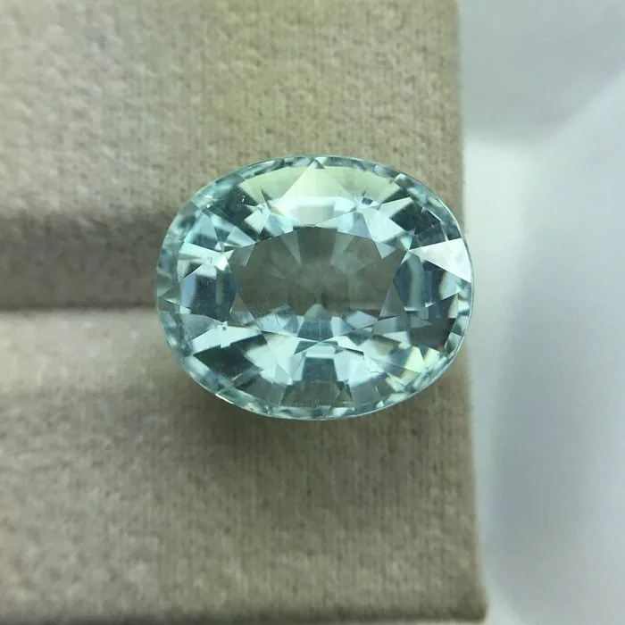 1 pcs Blue, Green Aquamarine - 10.86 ct - International Gemological Institute (IGI) - GREEN BLUE AQUAMARINE
