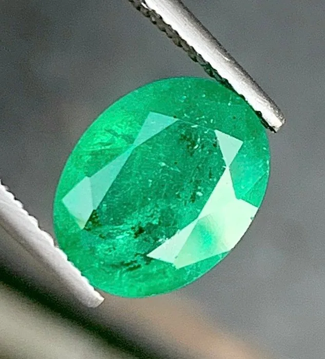 Green Emerald - 1.81 ct - International Colored Gemstone Association (ICA GemLab) - Natural Emerald Gem