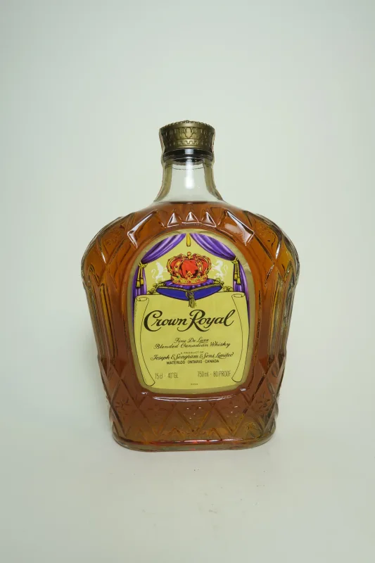 Seagram's Crown Royal Fine De Luxe Blended Canadian Whisky - Distilled 1981