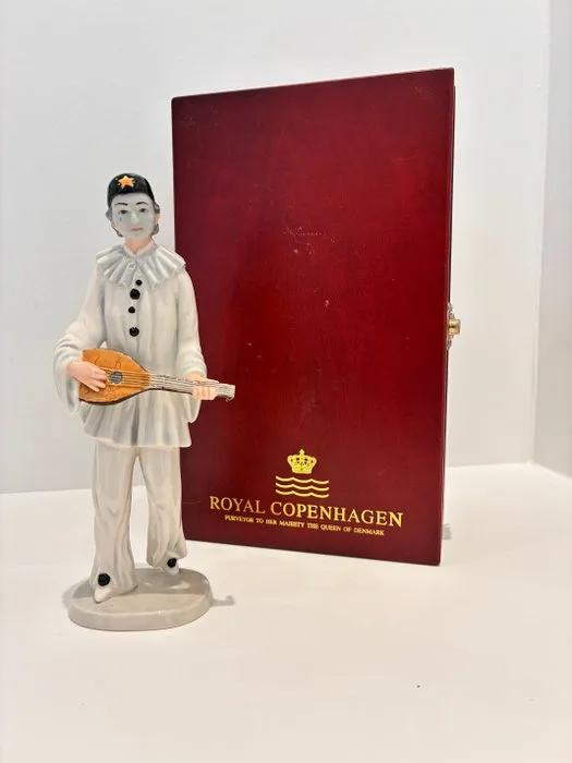 Royal Copenhagen - Figure - Pierrot (1249/063) - Complete with original wooden box - Porcelain