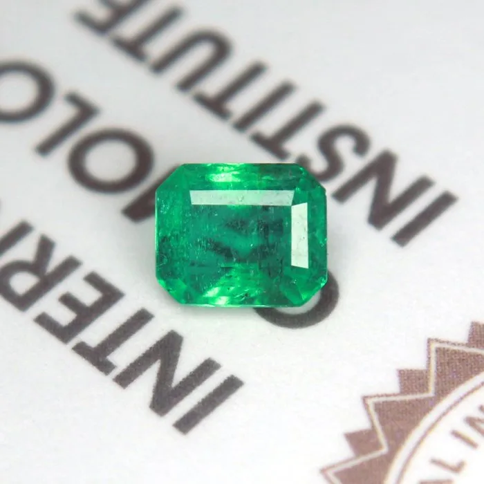 1 pcs Green Emerald - 1.14 ct - International Gemological Institute (IGI) - Sparkling Green Zambian