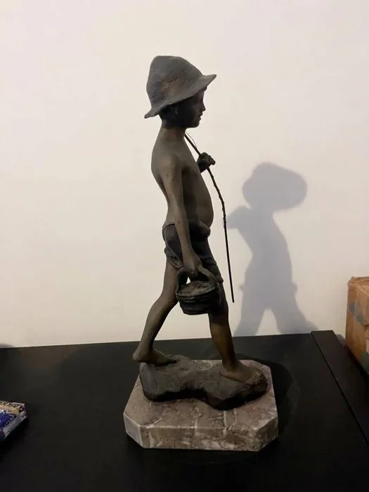 Dal modello di Giovanni De Martino (1870-1935) - Sculpture, Pescatorello Napoletano - 30 cm - Patinated bronze