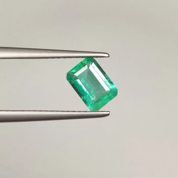 Green Emerald - 1.02 ct - International Gemological Institute (IGI) - Minor Oil