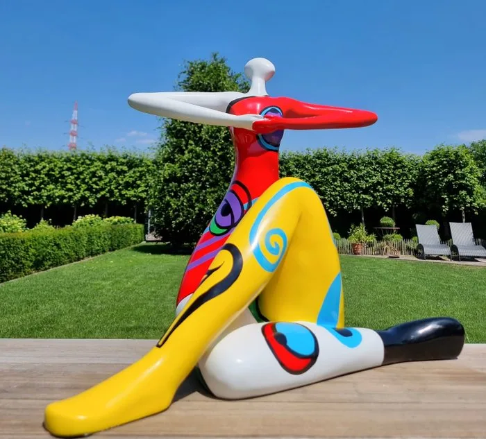 Sculpture, A seated pop art figure - 50 cm - Optical fiber