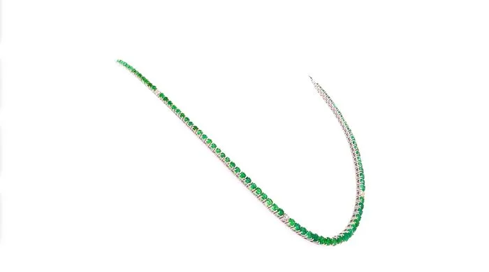 Necklace - 14 kt. White gold - 13.56ct. tw. Emerald - Diamond - Tennis Necklace