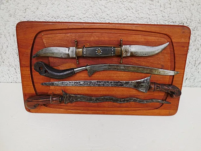 A rare type of Kris daggers / Keris and fighting knives with a handle in the center and two blades. - Indonesia
