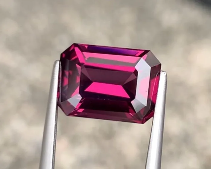 1 pcs Red, Purple Spinel - 4.30 ct - Gemological Institute of America (GIA) - Natural Red-Purple Spinel