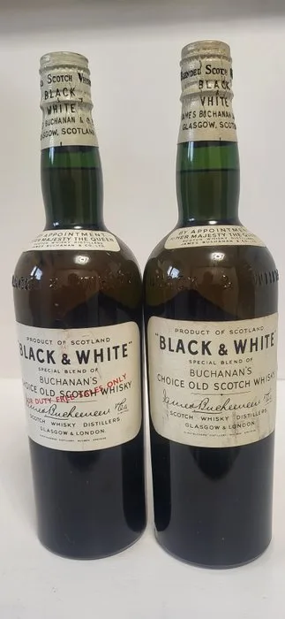 Black & White Spring Cap - b. 1960s - 75cl - 2 bottles